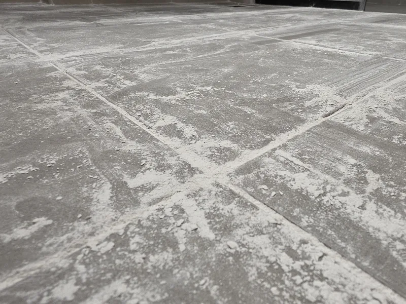 시공 전 — 시행사 기본 시멘트 줄눈