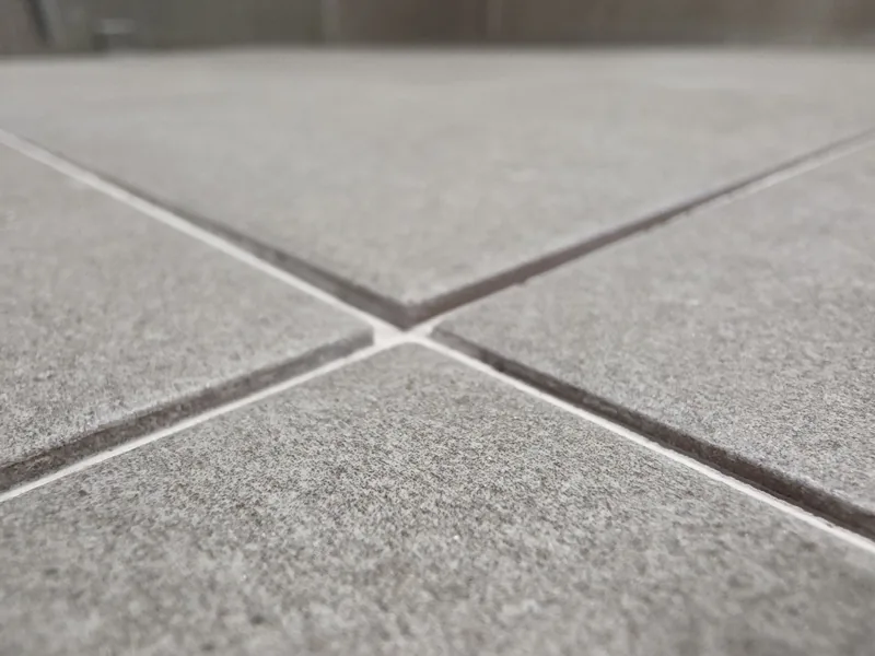 시공 후 — 프리미엄 에폭시로 교체된 줄눈